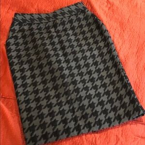 Black & gray herringbone pattern skirt